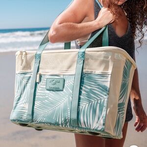 ALOHA Collection Teal and Cream Palm-Print Mesh Beach Tote